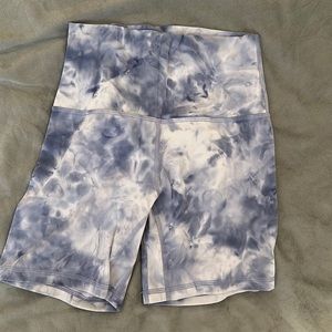 WORN ONCE: tie dye lululemon 6” align shorts size 4